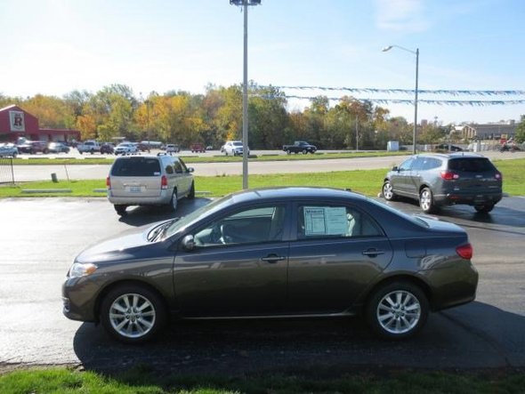 2009 Toyota Corolla.jpg